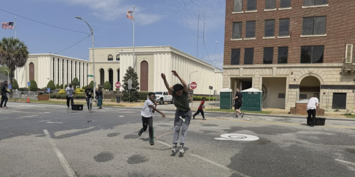 Albany block party connects residents through fun, food, and health resources Albany block party connects residents through fun, food, and health resources