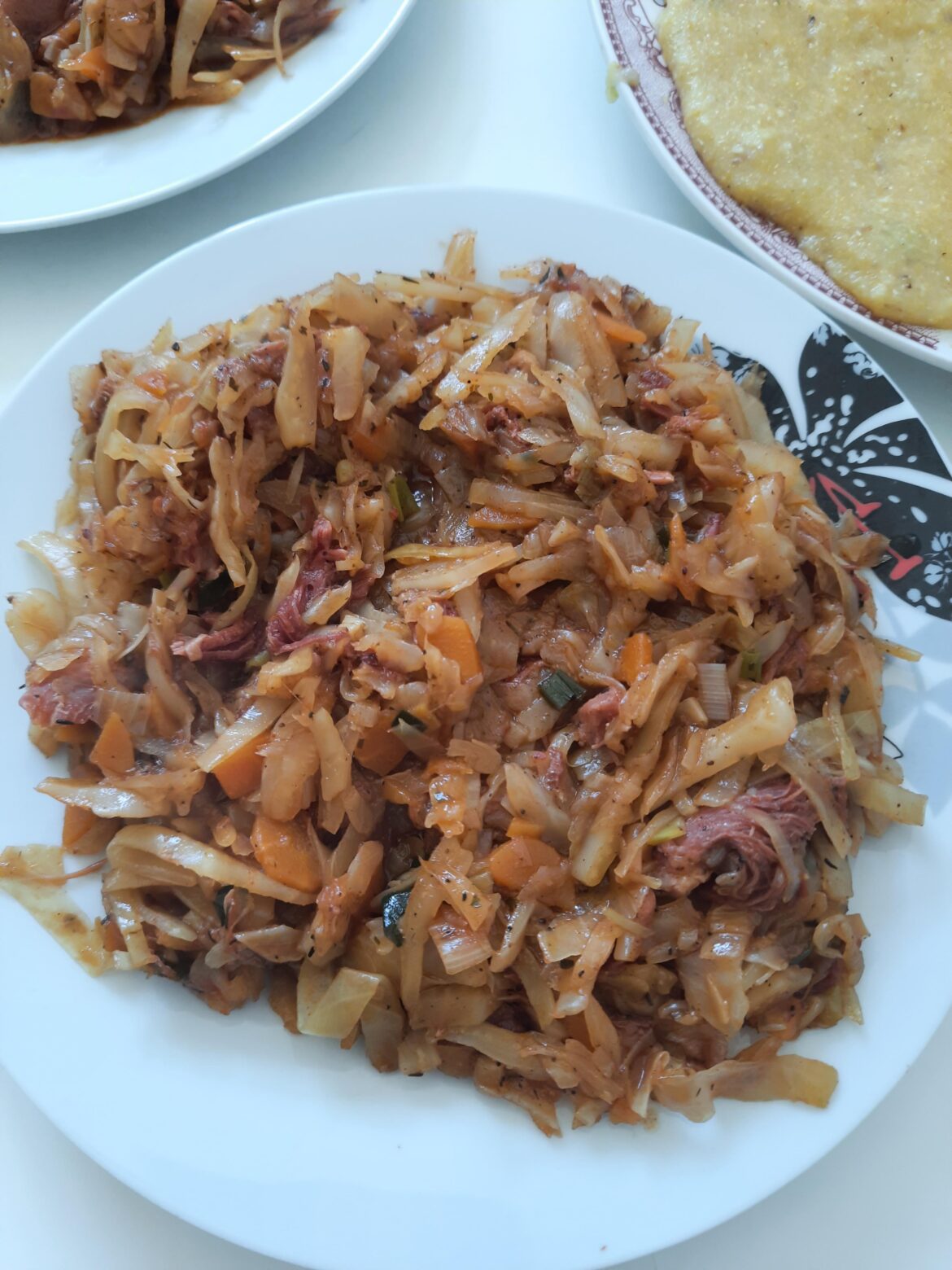 Stewed cabbage with pork knuckle with polenta