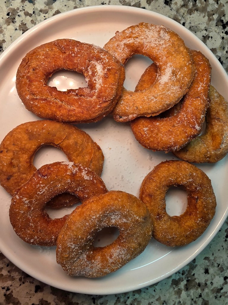 A plate of kokiyol made with the freshest ingredients and fried to perfection. 