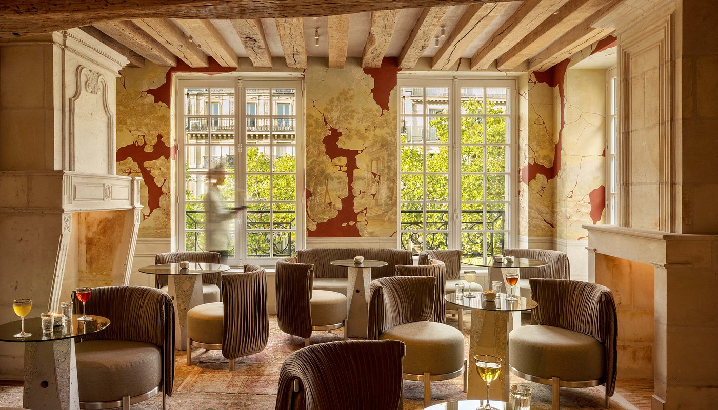 One of the salons at cocktail bar Cravan, in Saint-Germain-des-Prés, Paris. ©Cravan