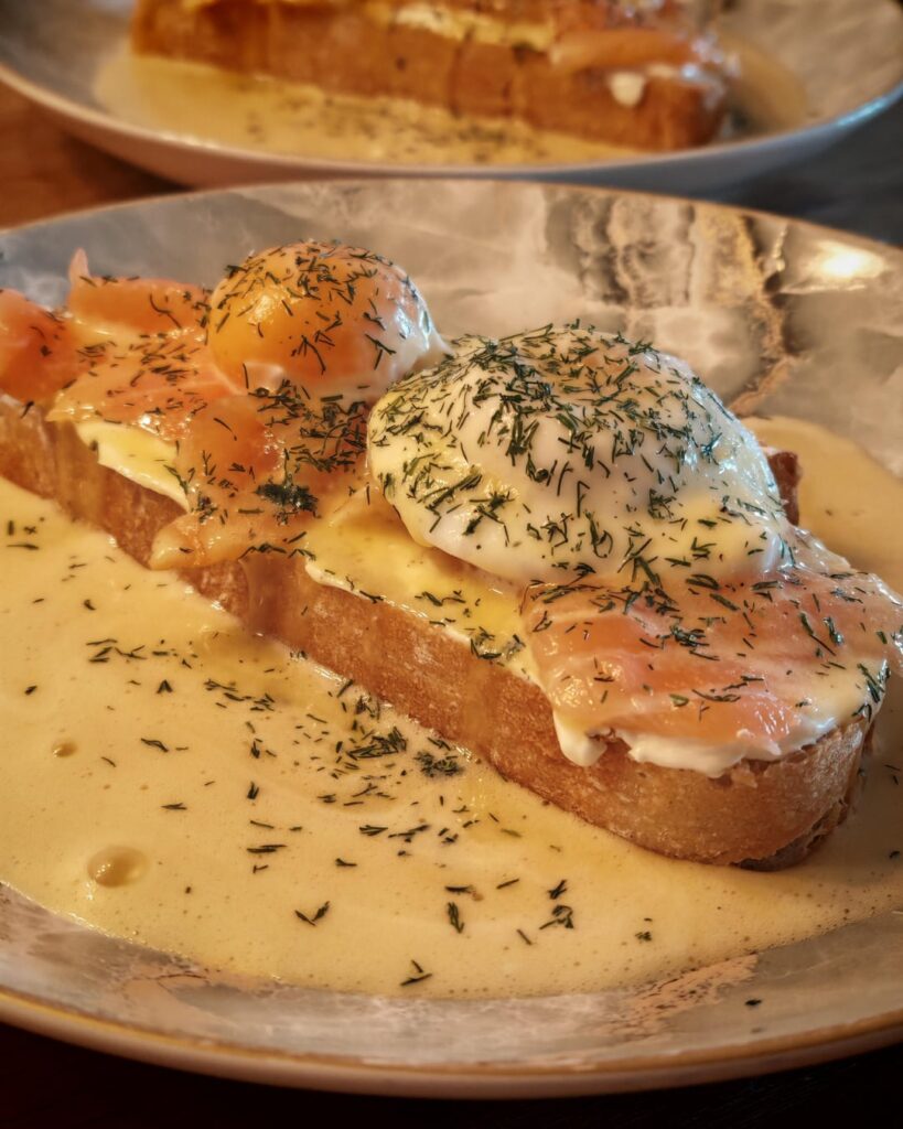 Egg's Benedict made by my GF👌