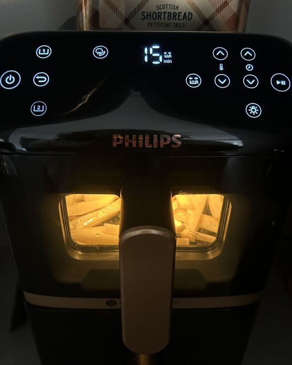 Viewing window on the air fryer Viewing window on the air fryer