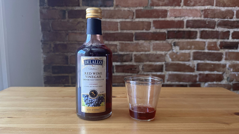 DeLallo Red Wine Vinegar on wooden table