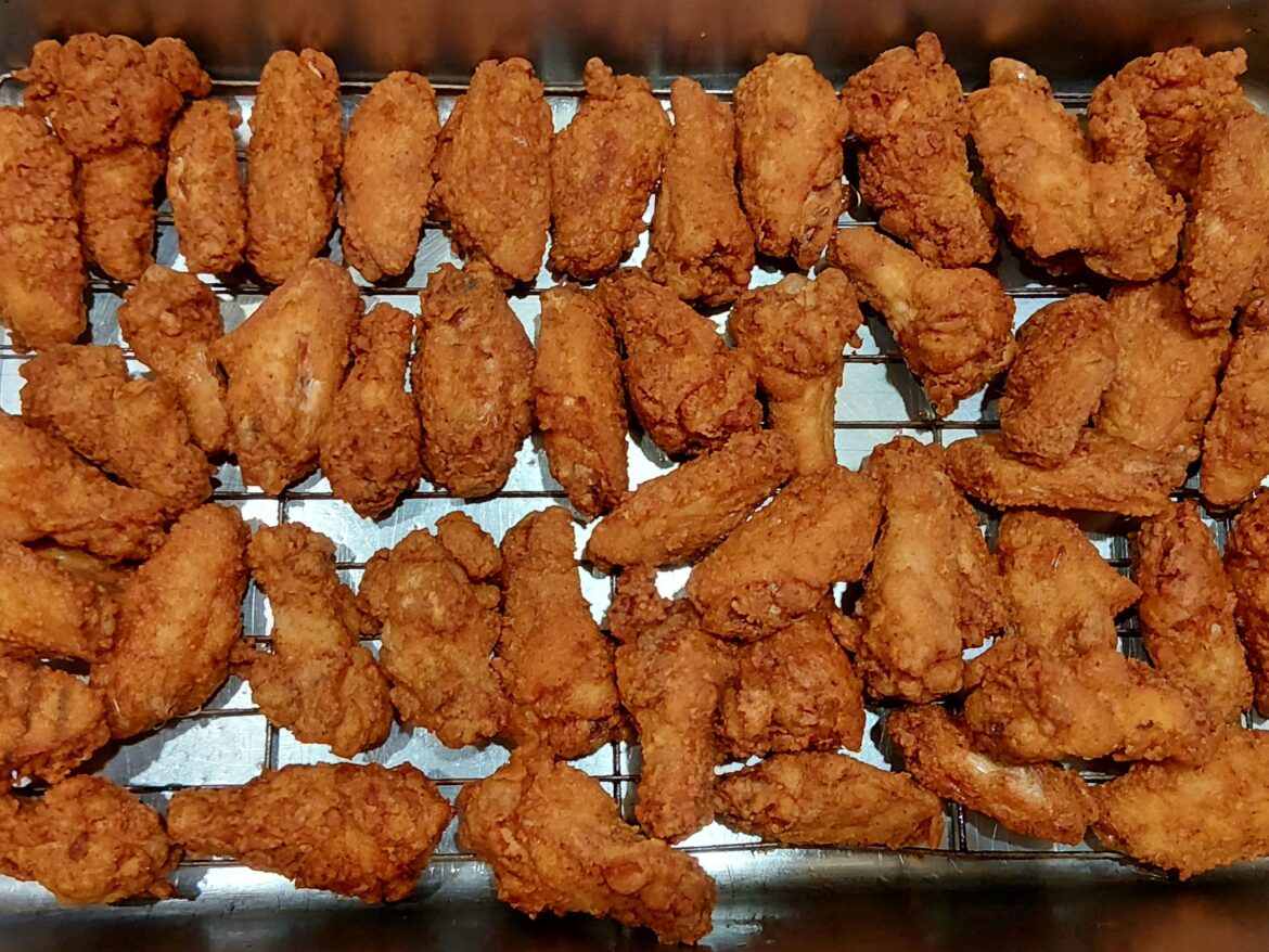 Crispy, super crunchy golden fried wings