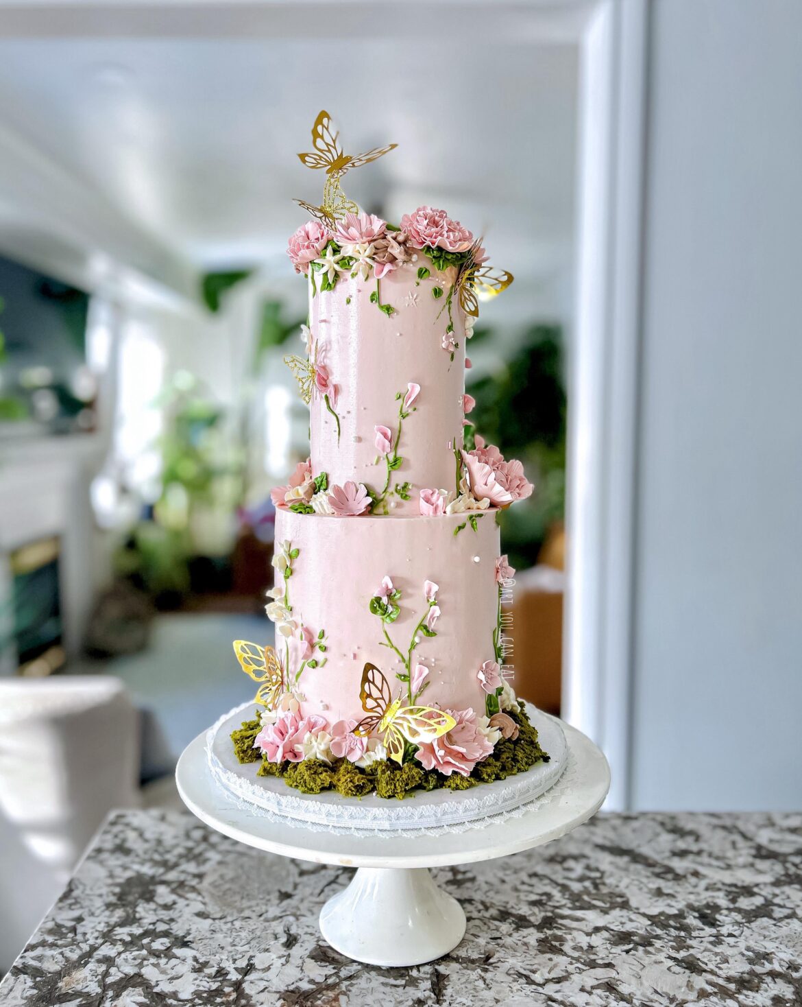 Buttercream cake with sugar flowers