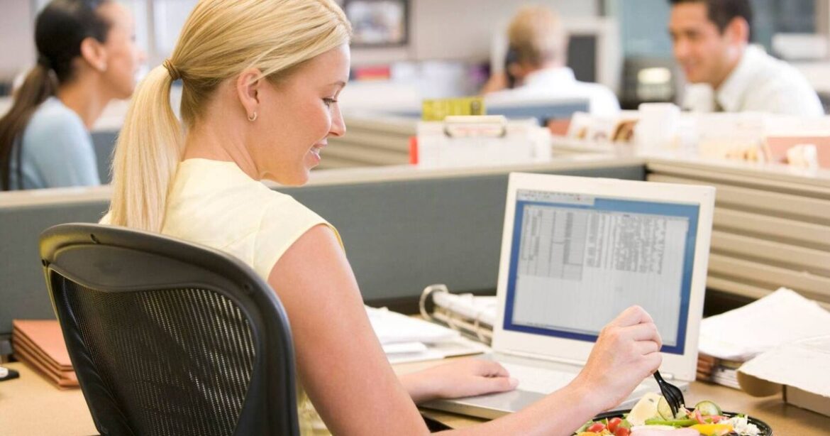 Gen Z snubbing colleagues to dine alone? Damn right, too!