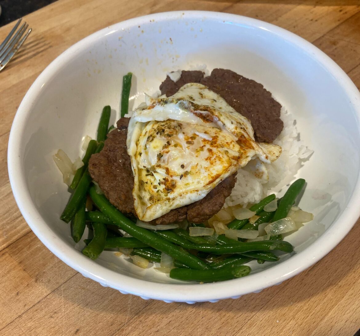 Homemade Loco moco with green beans
