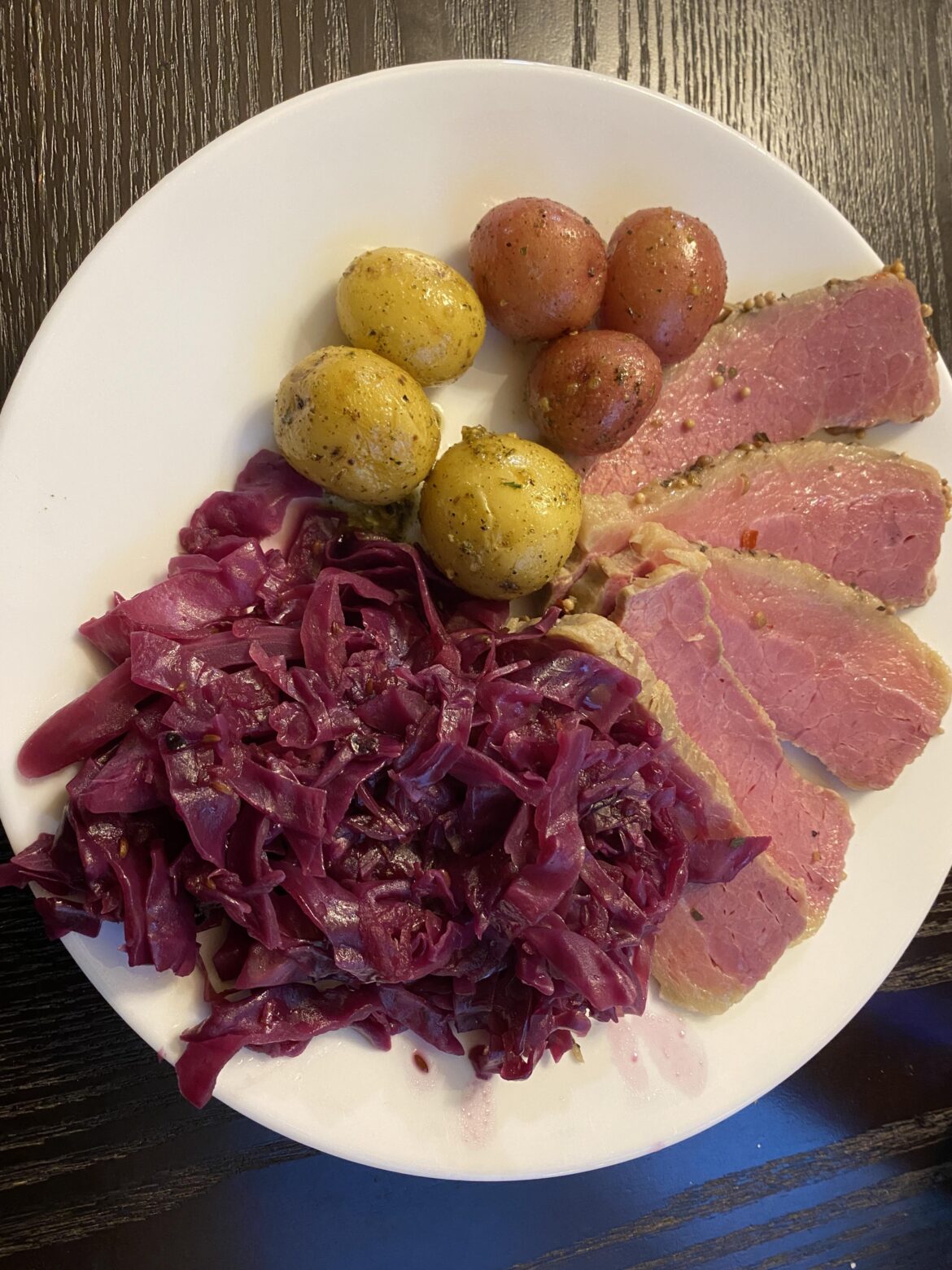 Corned beef with red cabbage and potatoes