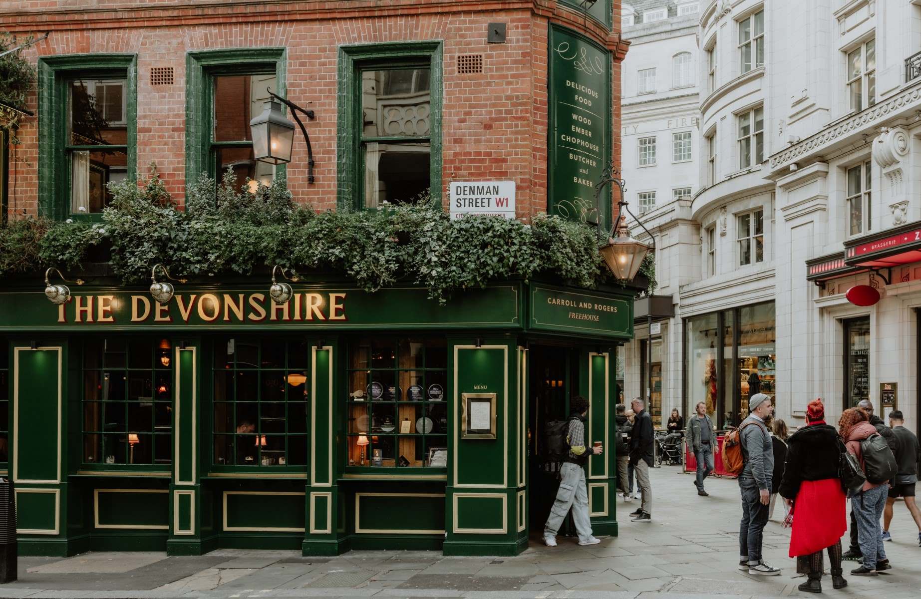 The Devonshire, one of central London's most popular pubs. © Joanna Yee/MICHELIN Guide