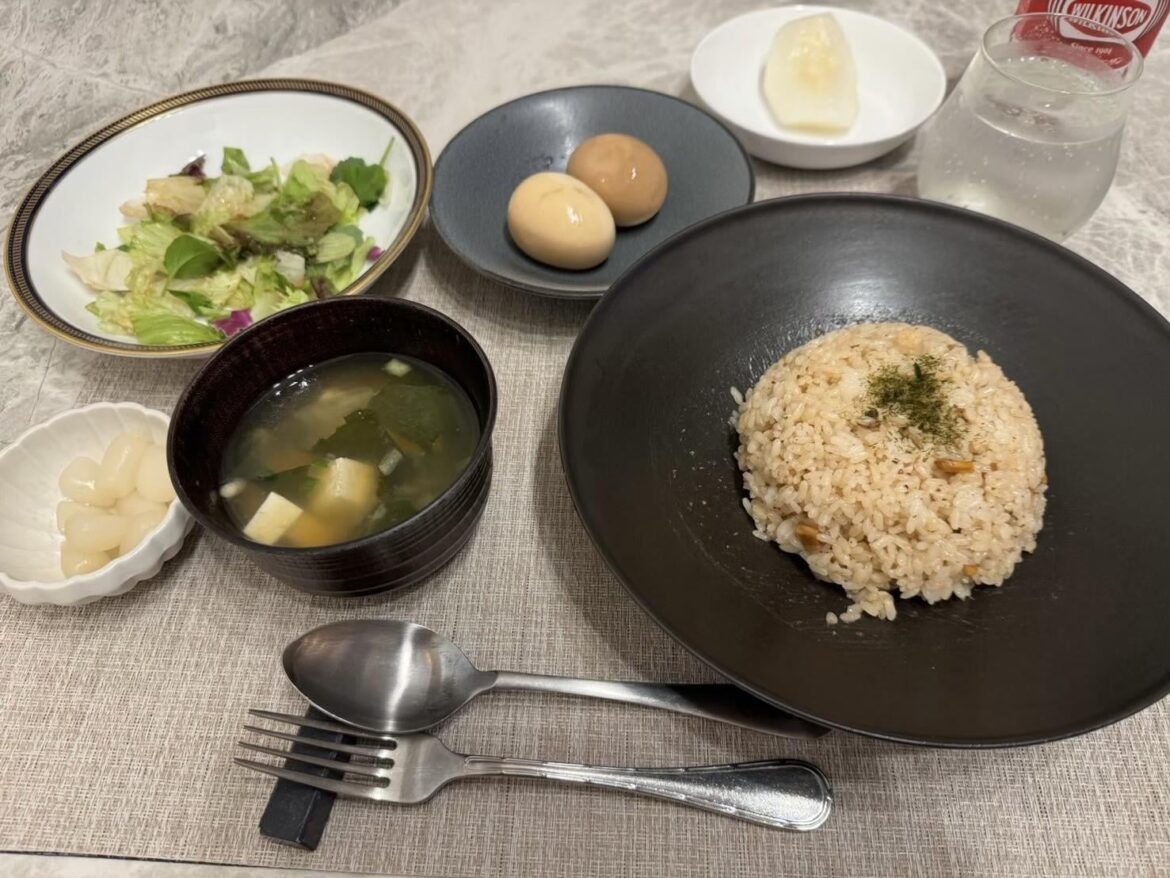 [homemade] Simple Japanese dinner set — mushroom rice, miso soup, and marinated eggs