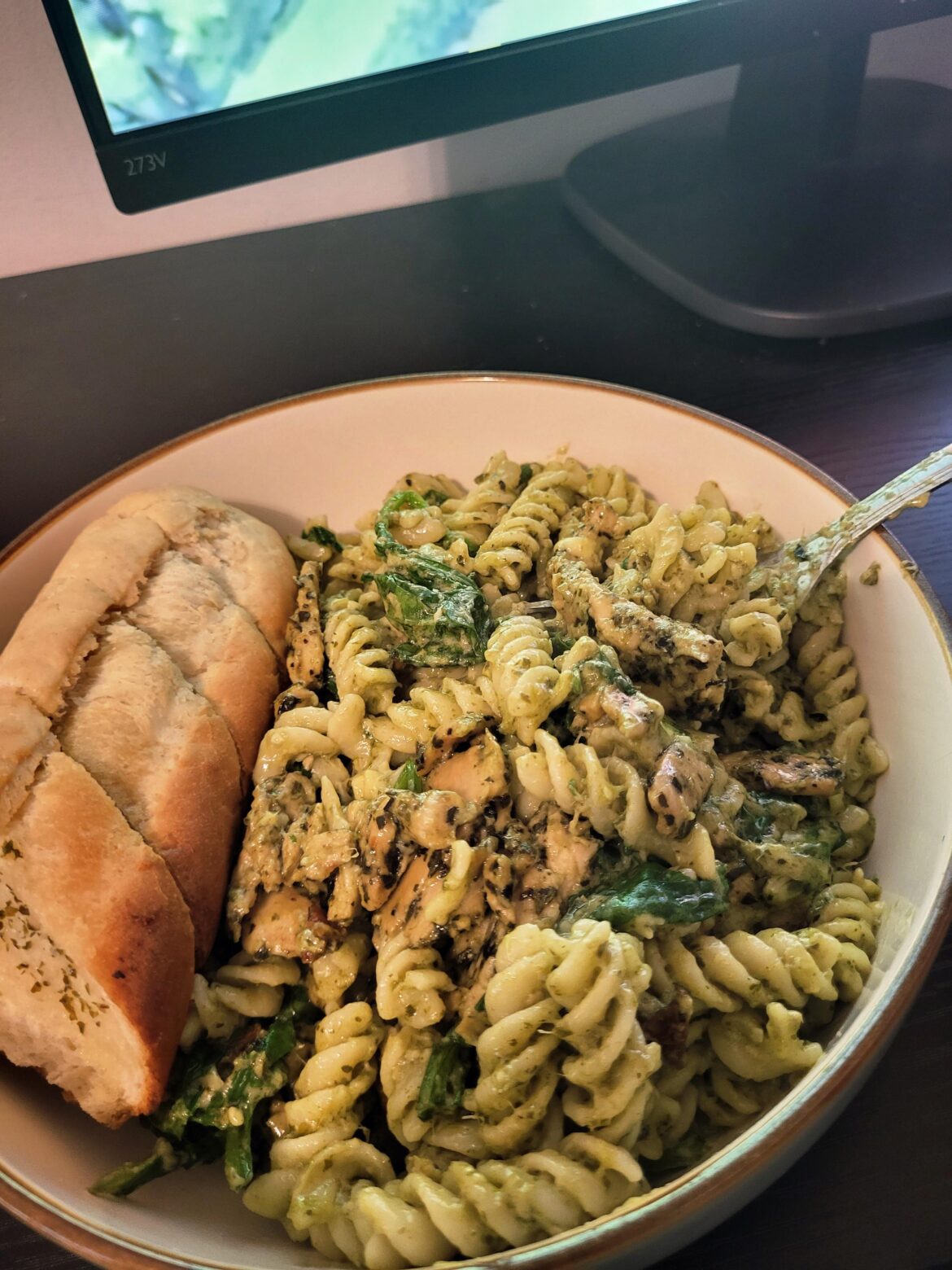 Cheesey pesto pasta