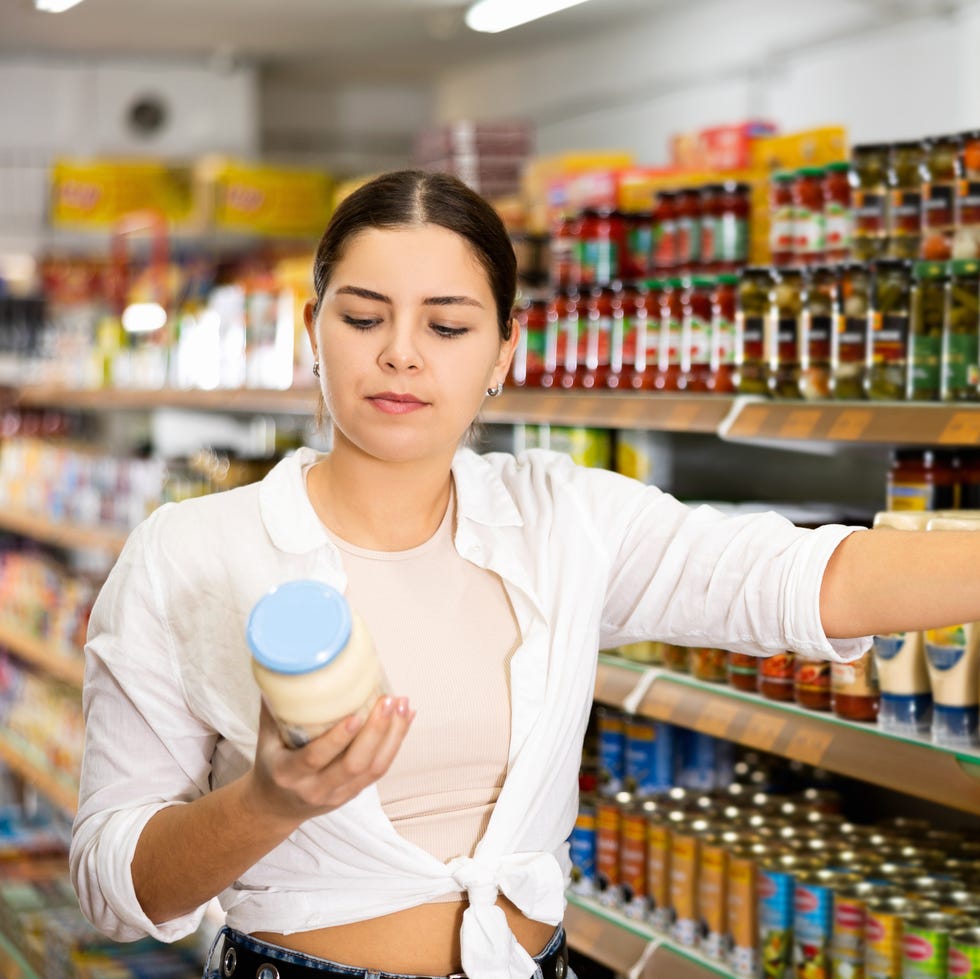 woman shopping for beef tallow