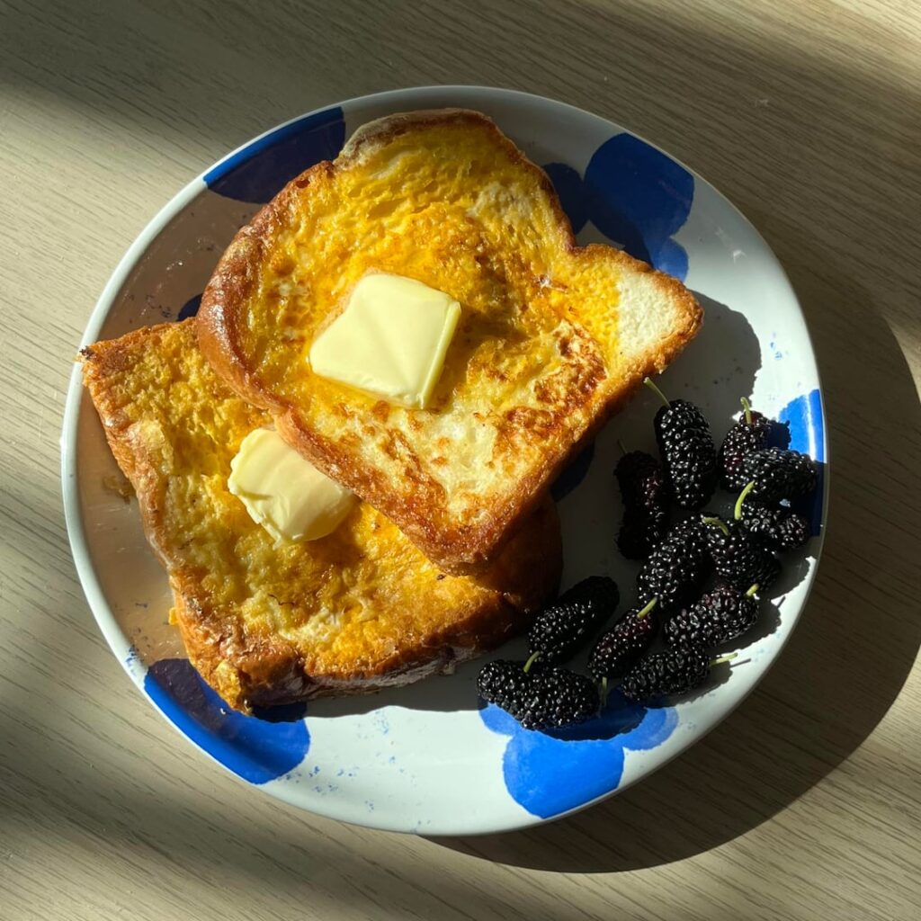 breakfast for mom 🫶🏻🍓🫐