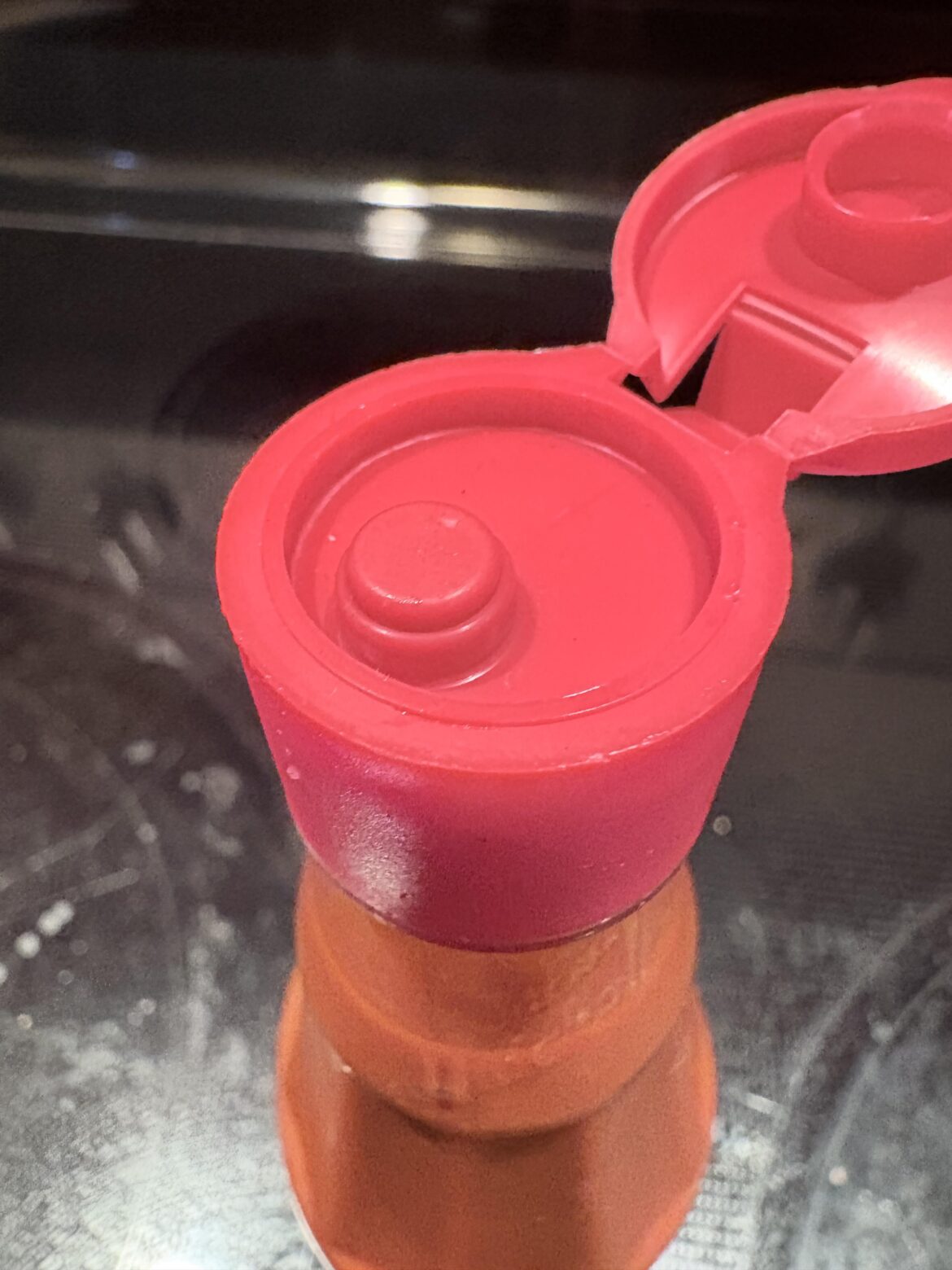 How do I open this kind of lid? I’ve had this hot sauce for two days and I want to try it. Lid does not unscrew.