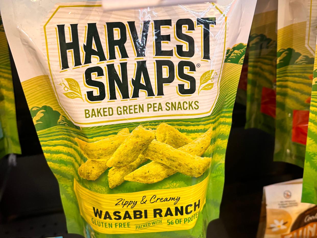 bag of harvest snaps baked green peas