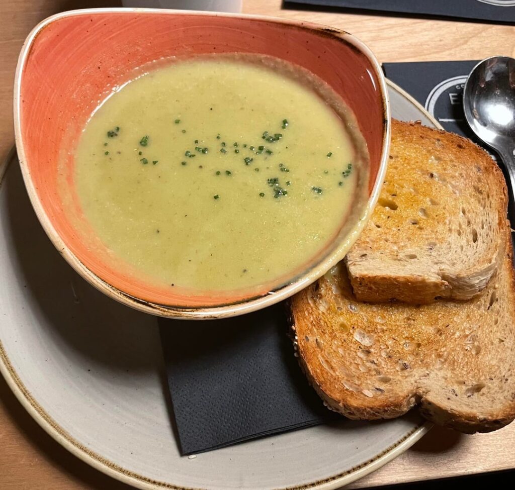 Calories for this potato & leek soup with buttered granary bread?
