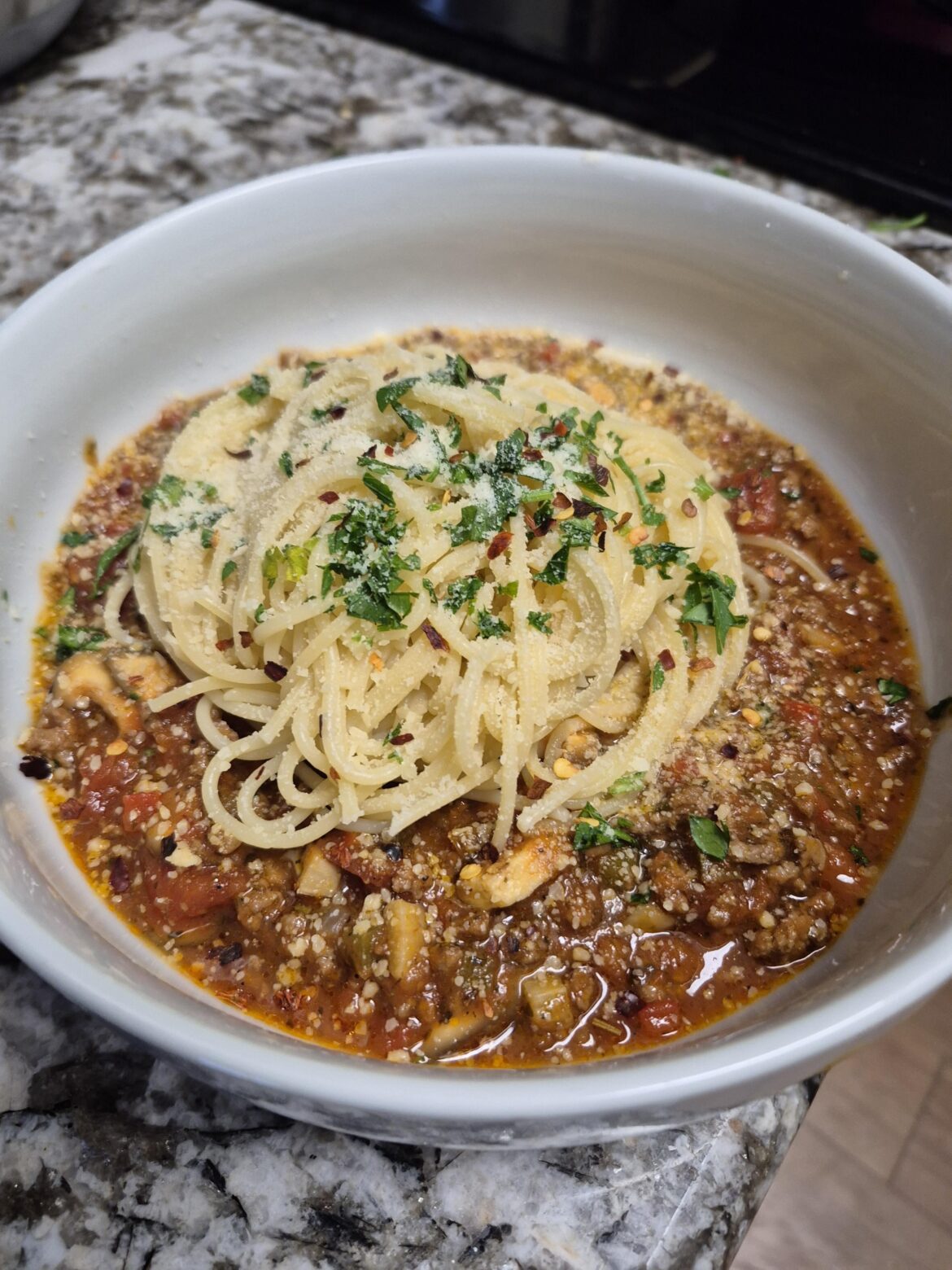 mushrooms ragu with spaghetti
