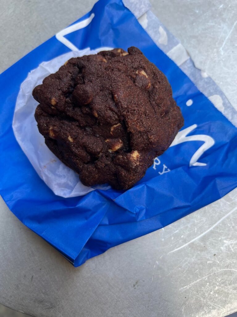 How many cals in this peanut chocolate cookie