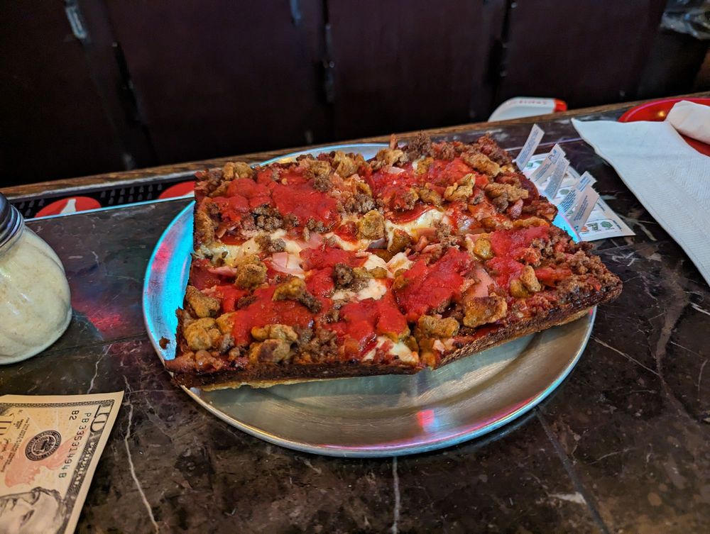 Cloverleaf Bar & Restaurant