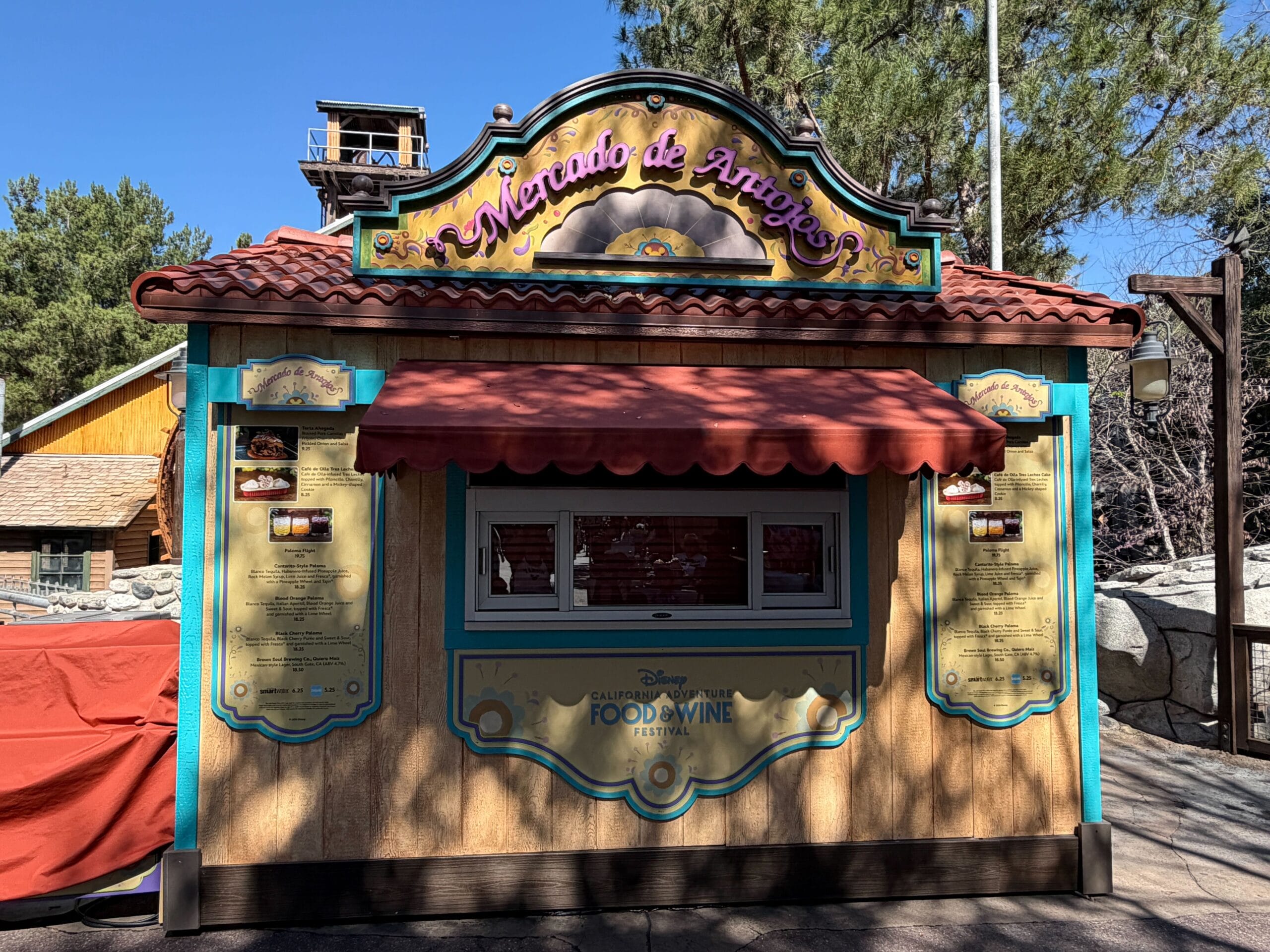 The first booth is Mercado de Antojos and can be found at Grizzly Peak. The booth has a Mexican theme as it will serve Tres Leches Cake and Torta Ahogada. The full menus for every booth can be viewed here. All booths feature the same roof panes.