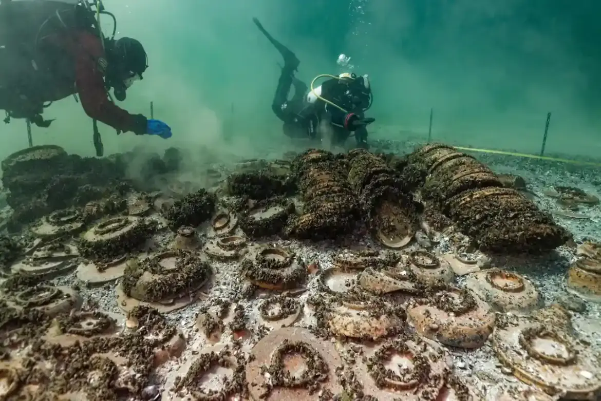 The cargo of a Roman vessel loaded with olive oil amphorae from the Iberian Peninsula discovered at the bottom of Lake Neuchâtel roman cargo shipwreck lake neuchatel