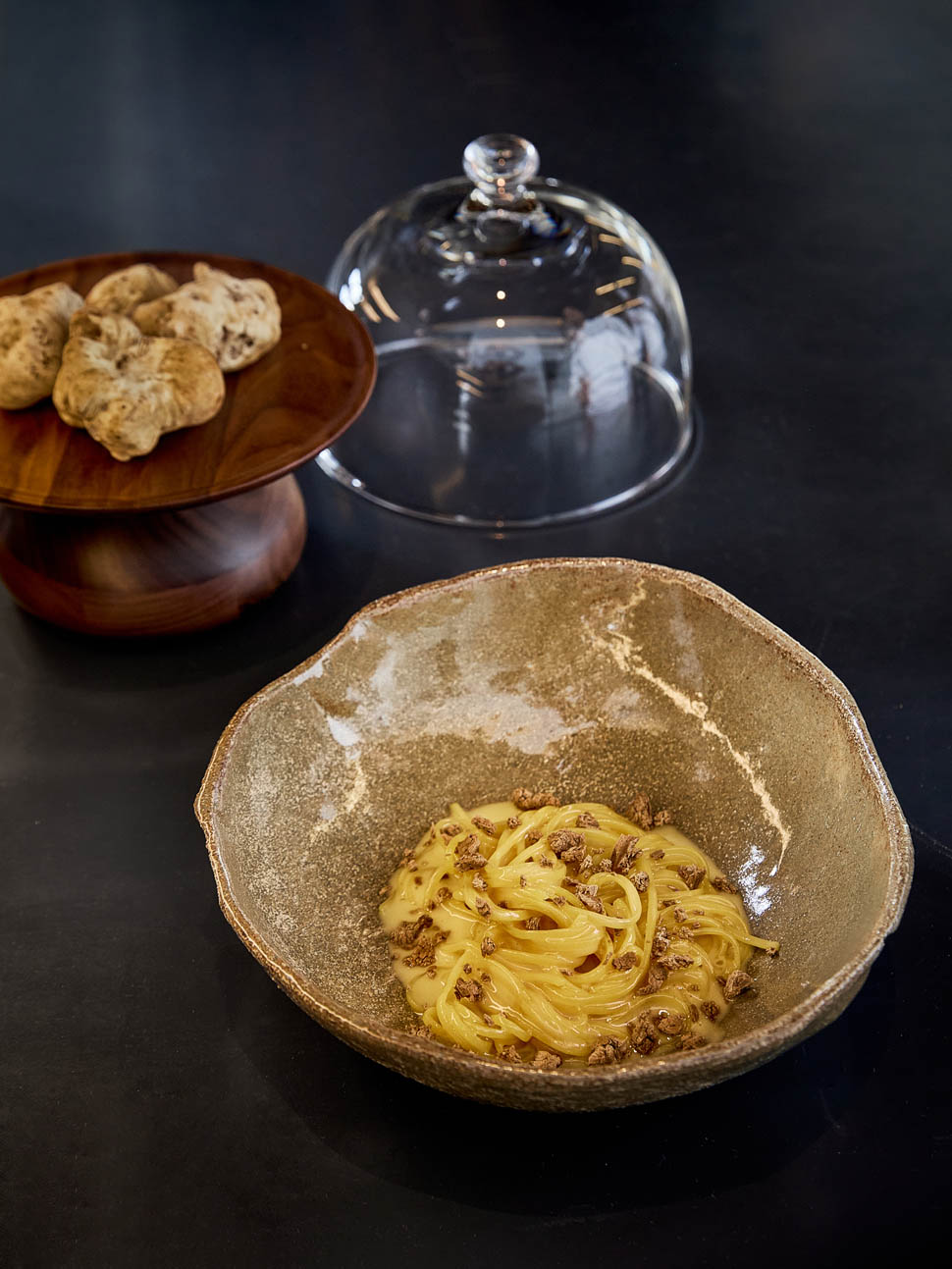 Tajerin al burro dalpeggio lievito tostato e tartufo bianco