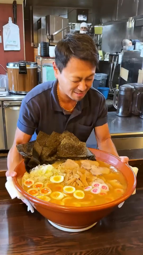 huge bowl of ramen that weighs 12kg