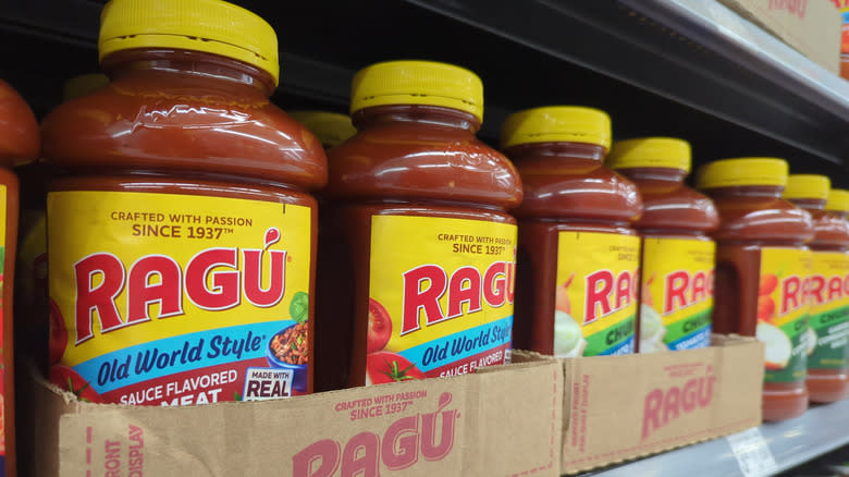selection of Ragú pasta sauce on a shelf