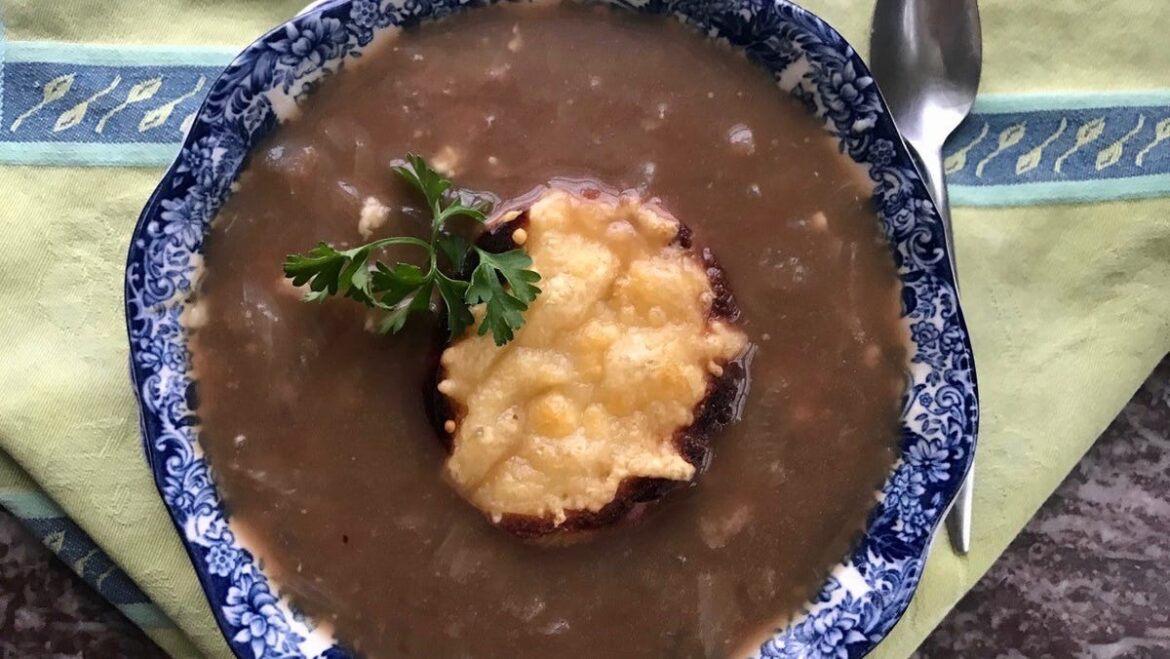 French onion soup recipe in honor of chef Jean Robert de Cavel French onion soup recipe in honor of chef Jean Robert de Cavel