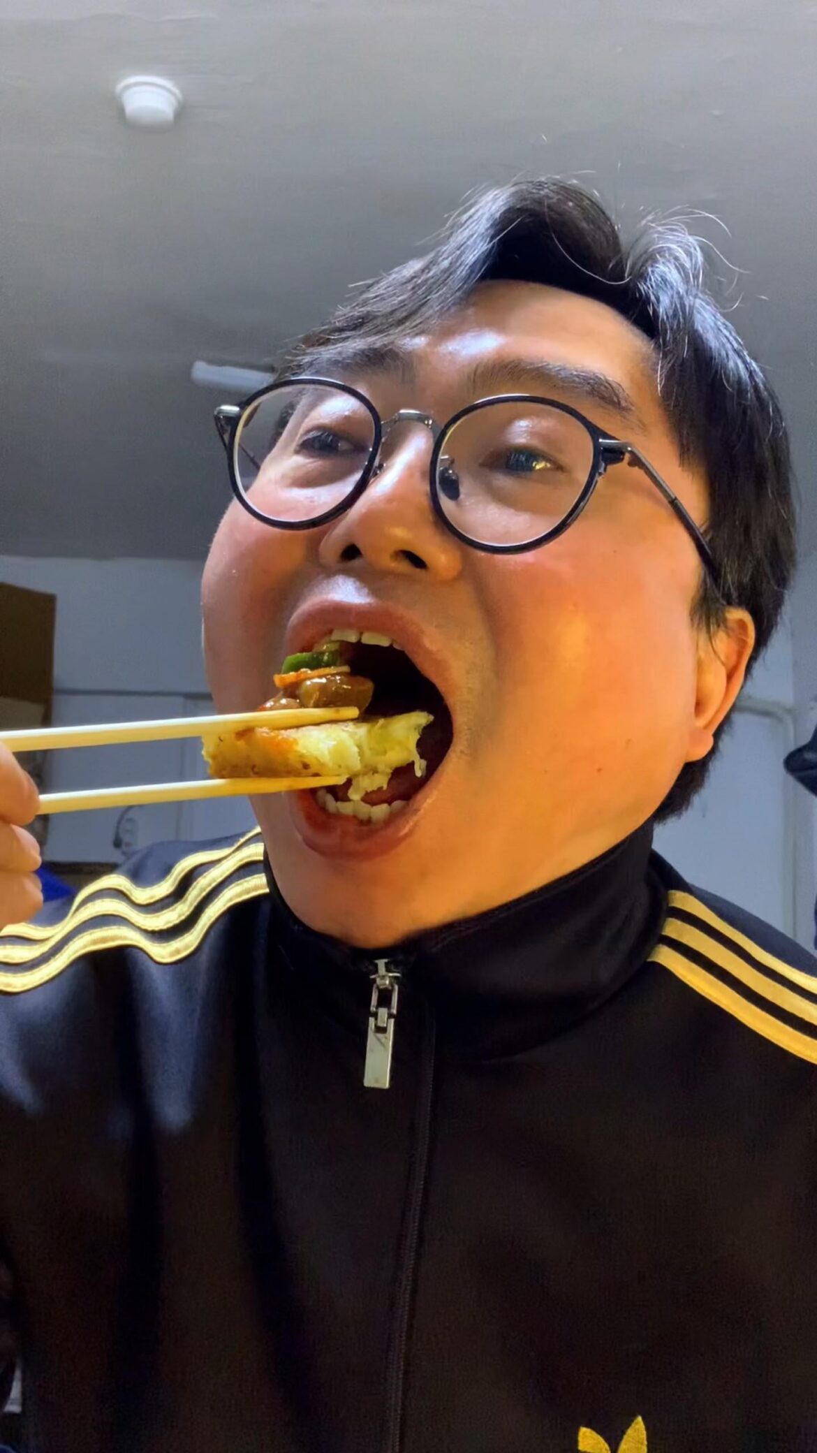 Korean Eo-ri-gul-jeot(spicy salted oysters)