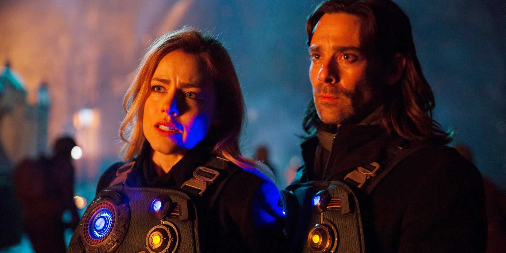 Amanda Schull as Cassandra Reilly standing next to James Callis as James Cole, wearing time travel suits, in 12 Monkeys show