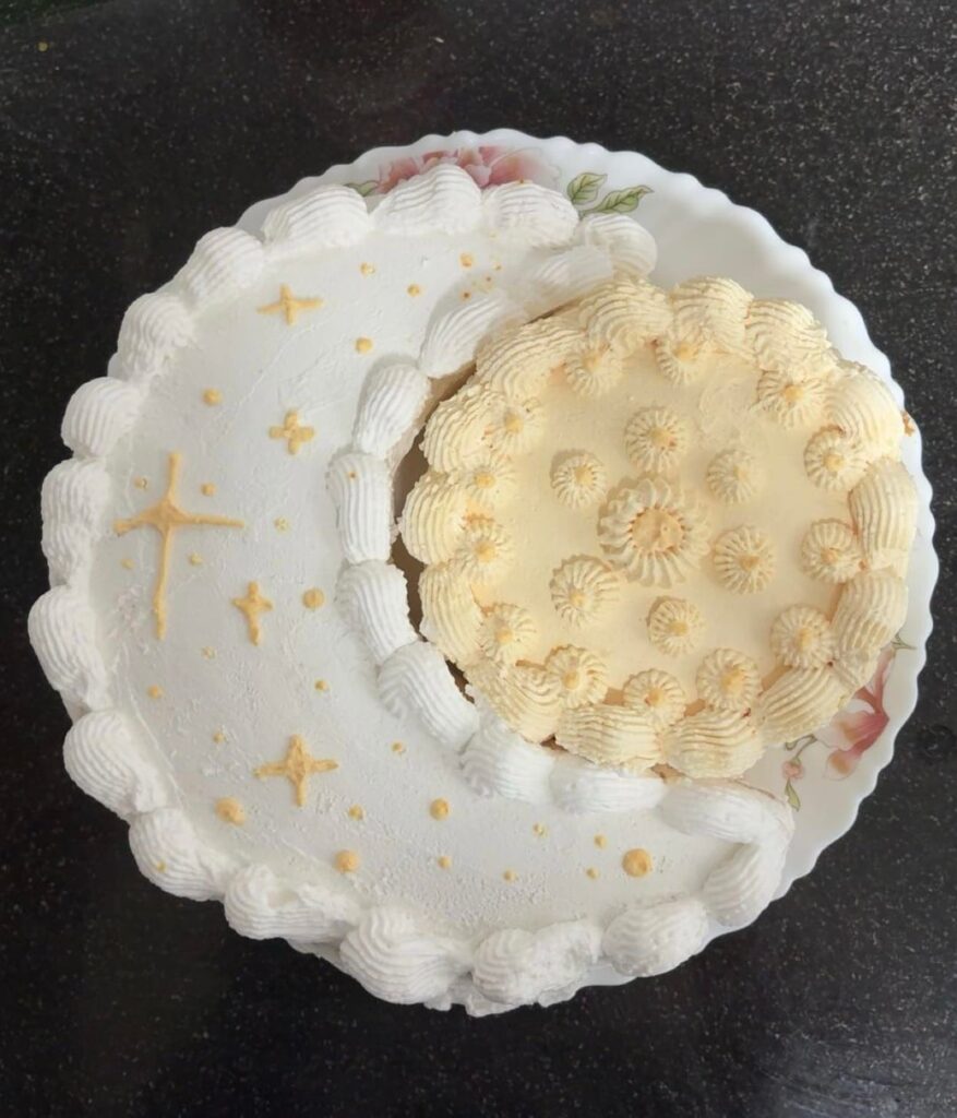 My first ever time decorating a cake 🌙☀️ I tried my best!