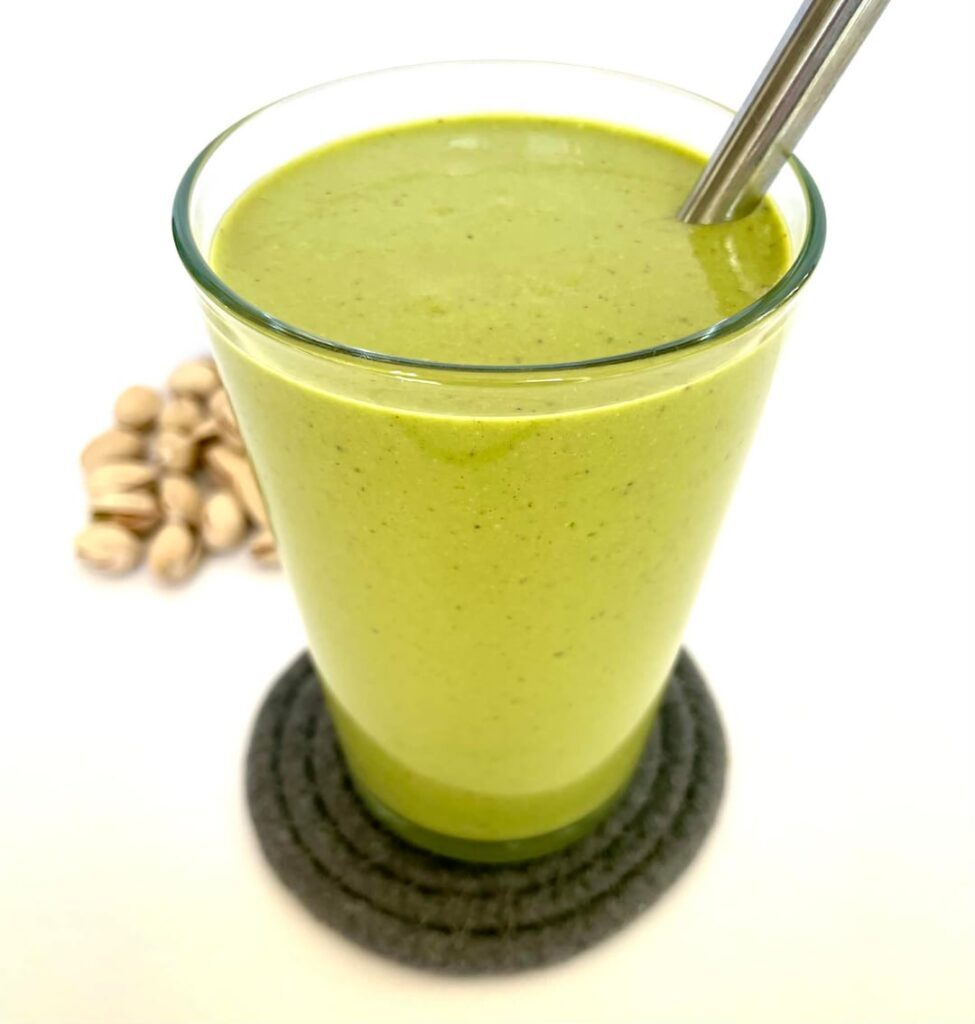 Pistachio Matcha Energizing Smoothie (with spinach, bananas and avocado)
