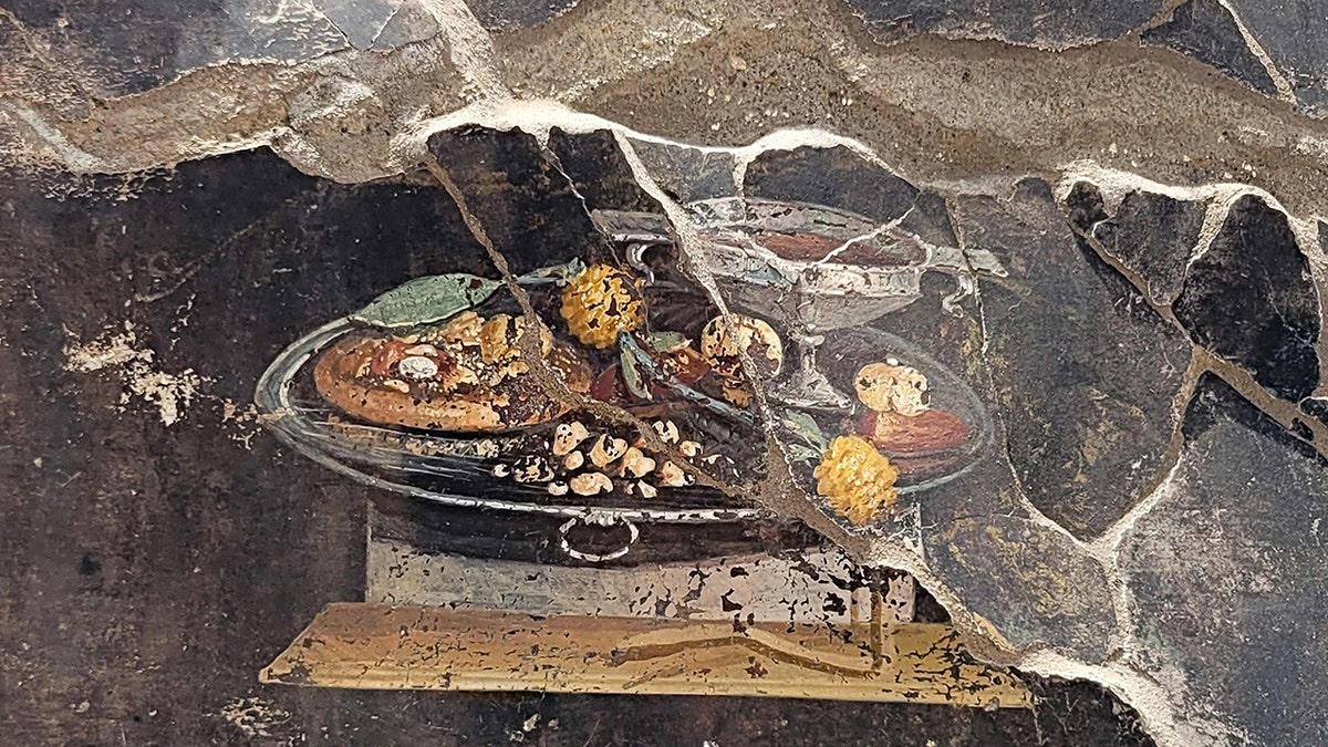Fresco of ancient pizza