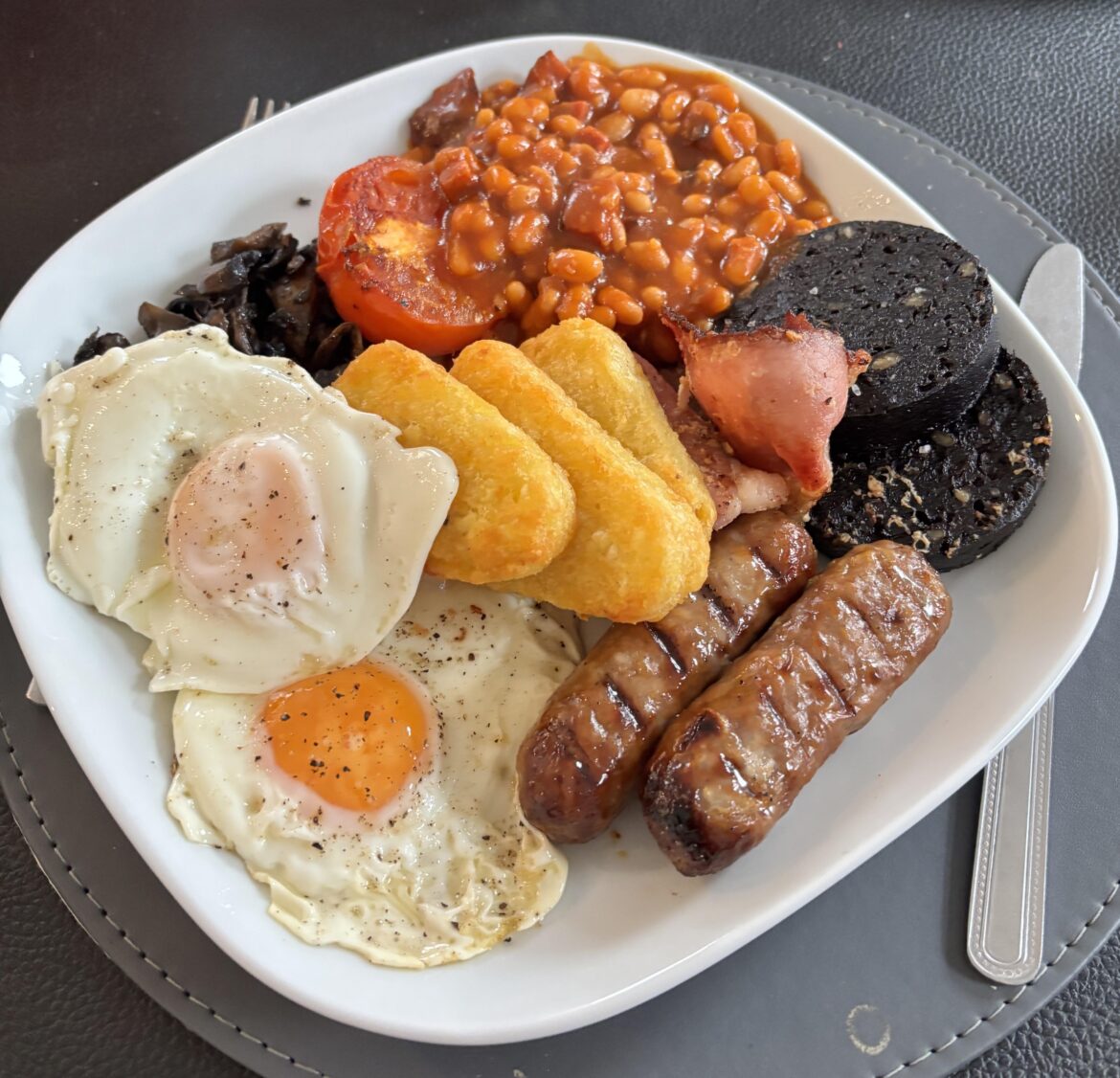 Professional chef off for the weekend. Fry up for the family :)