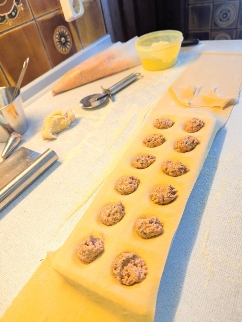 Ravioli with a filling of salsiccia (also homemade) and two different antipasti from the grill with pain de campagne (also homemade).