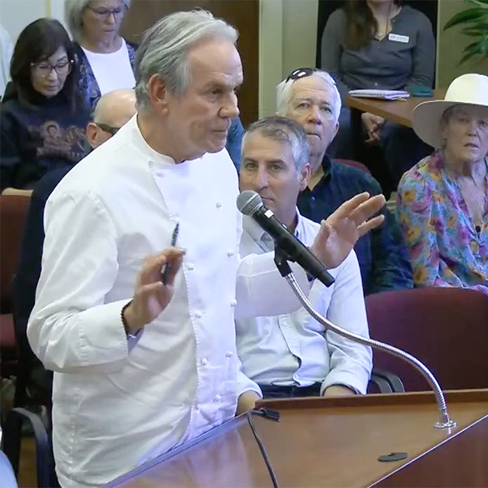 Chef Thomas Keller speaking at the Yountville Town Council meeting.