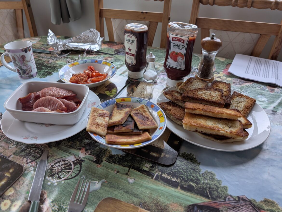 My mum asked us up to the house for a fry, she said she wasn't feeling great and apologised for forgetting toast and sausages (she's 73). Continued below...