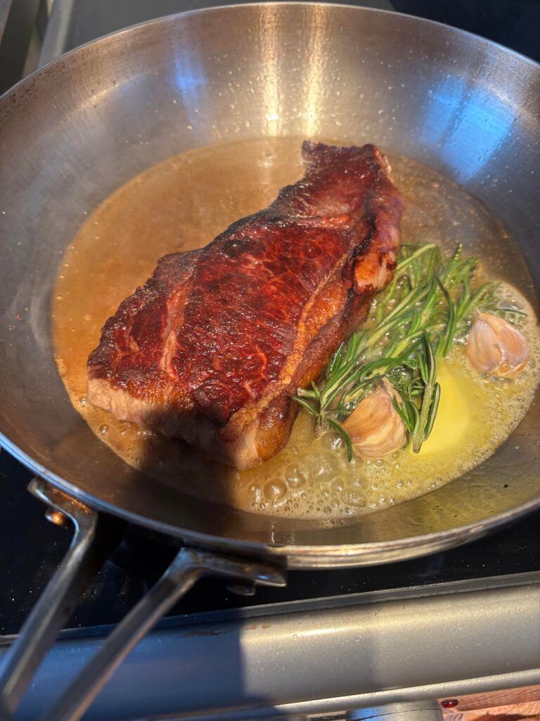 Sirloin, with frites and cream spinach