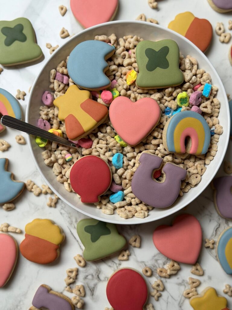 In the spirit of St Patrick’s Day coming up, I made some fun Lucky Charms cookies!