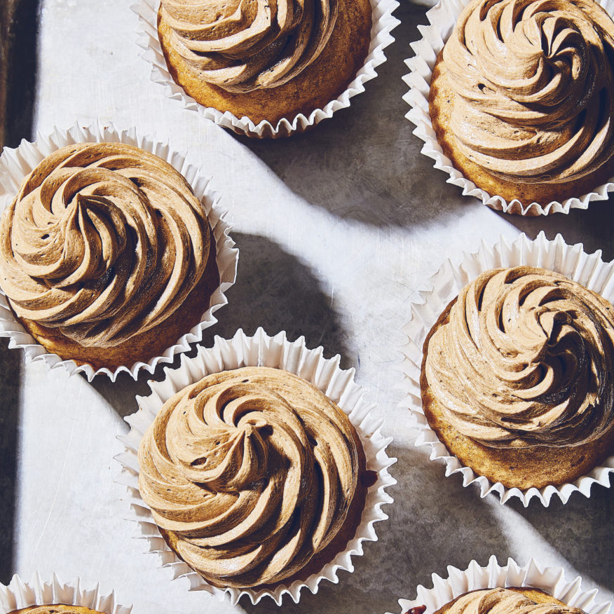 GINGERBREAD CUPCAKES WITH MOLASSES BUTTERCREAM 
A perfectly sweet and spiced pairing for fall.
Get the recipe