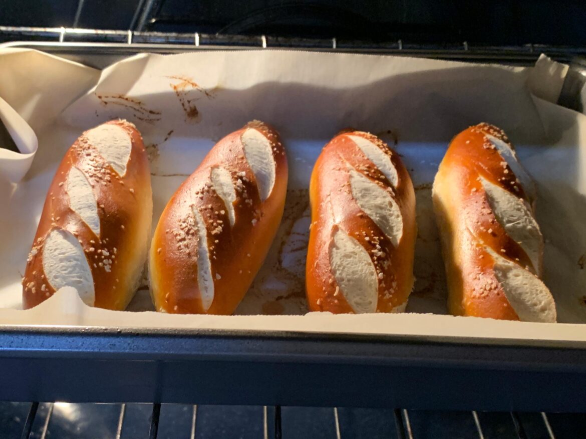 Laugenstangen (pretzel buns)