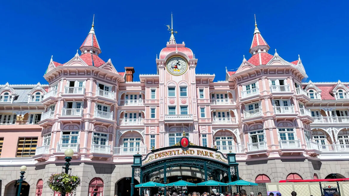 Yes, Disneyland Paris Has a French Fine-Dining Restaurant—And Its Michelin-Starred Chef Serves Dishes Inspired by Disney Films Yahoo lifestyle home