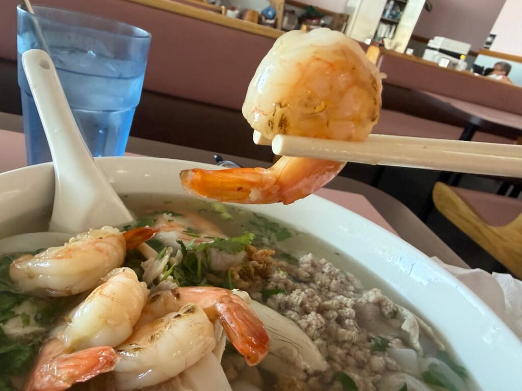 Got the #1 combination noodle soup and #21 combination crispy noodles. Cravings satisfied. Tung kee noodle shop Fremont California