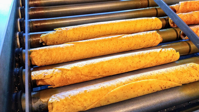 A roller at a gas station, displaying taquitos