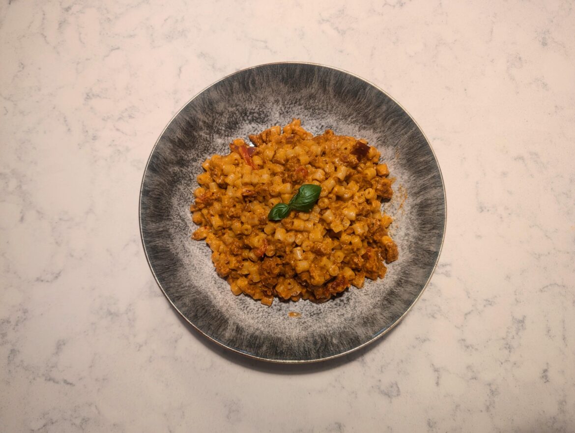 Roasted red pepper & Sundried tomato sausage pasta