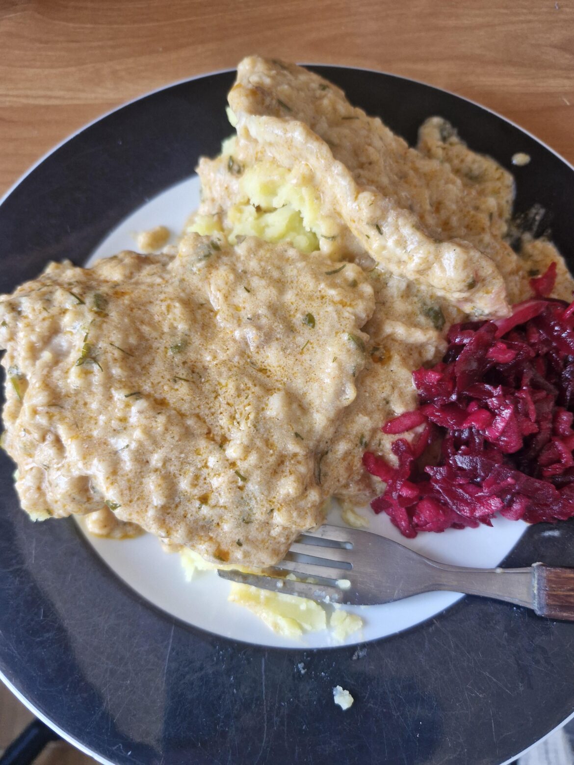 My grandma's schnitzels (don't get upset I call them that,lol) in a creamy sauce (called by her Lublin-style,though I have no idea why!) and beetrot salad on the side.