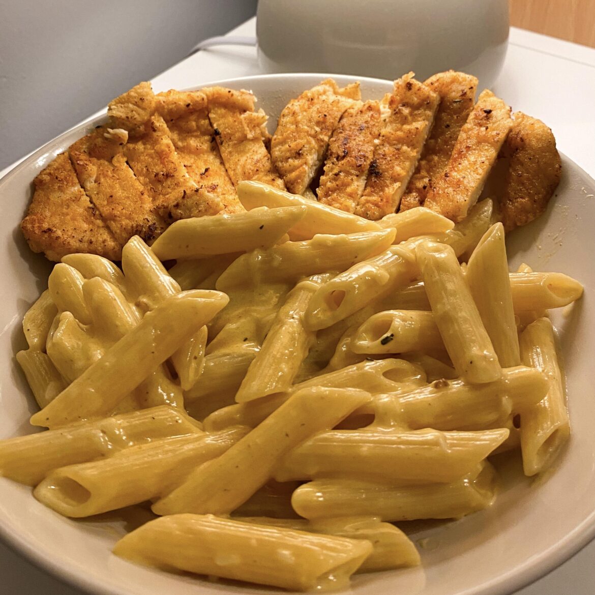 Cheesy penne with chicken