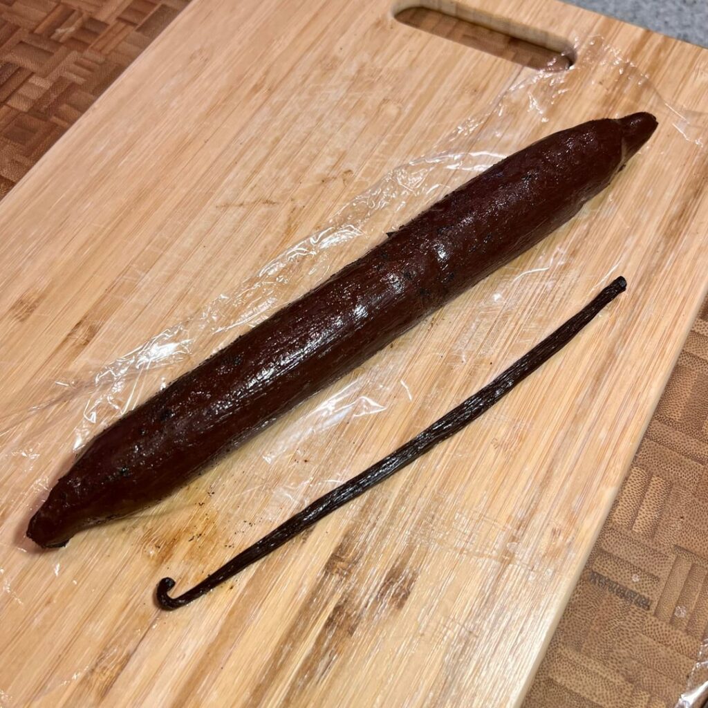 Made one of my favorite desserts from Paris. The Cedric Grolet Vanilla Bean 💩