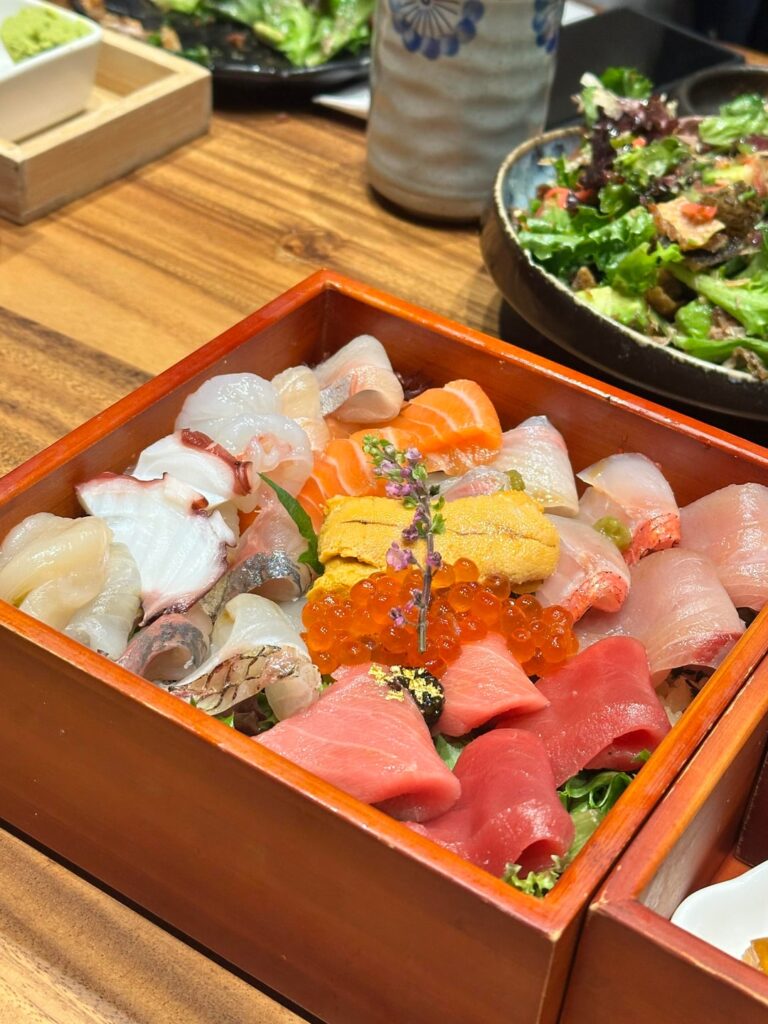 The beat Chirashi bowl & uni tuna bowl in Irvine 🍣